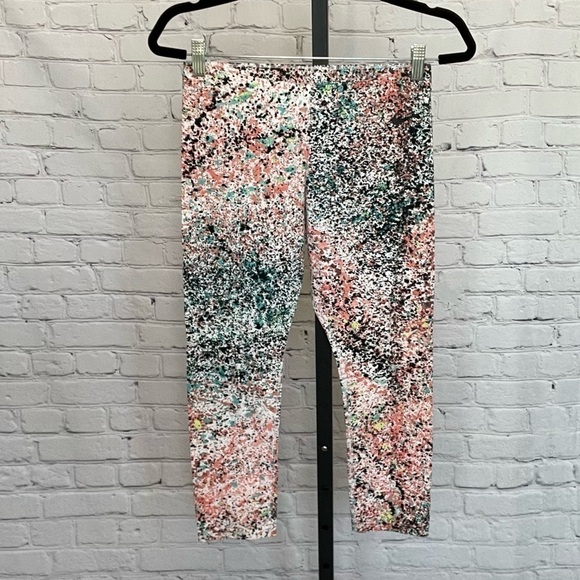 Nike Speckled Printed Cropped Leggings Size Medium - Picture 1 of 3